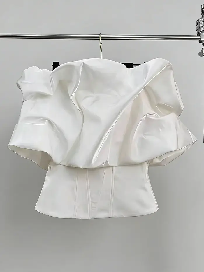 TWOTWINSTYLE – Hauts noirs à volants et épaules dénudées style urbain audacieux pour femme