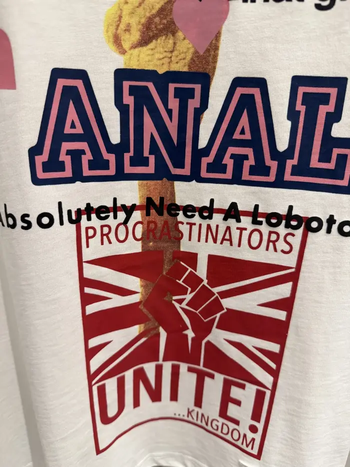 T-shirt Unisexe Imprimé Drapeau 'PROJECT Hole Damaged Fist' Vintage Délavé Coupe Ample Manches Courtes