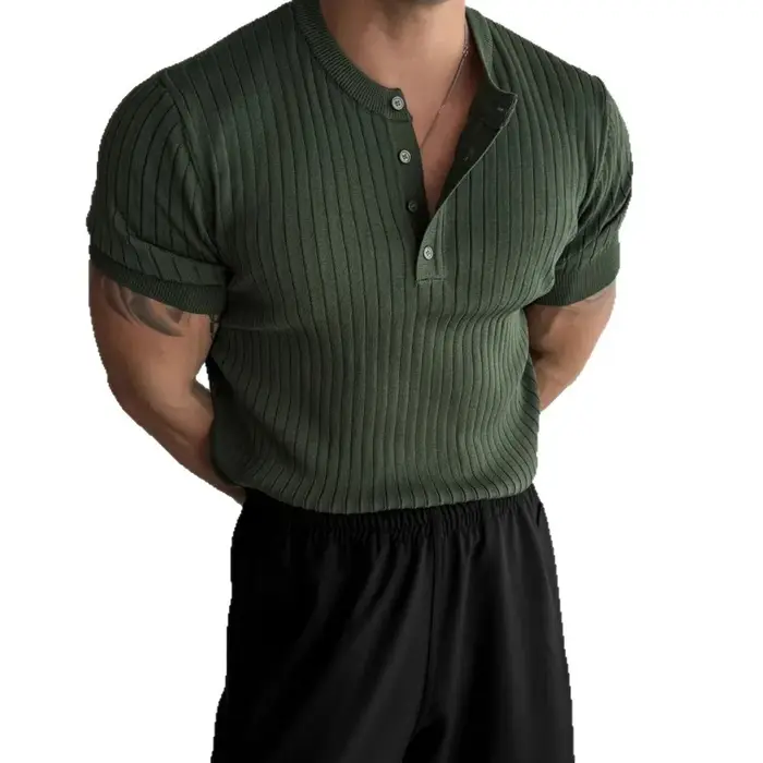 T-shirt tricoté à col Henry pour homme