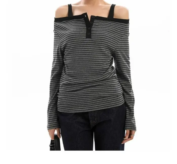 T-shirt rayé à une épaule et manches longues