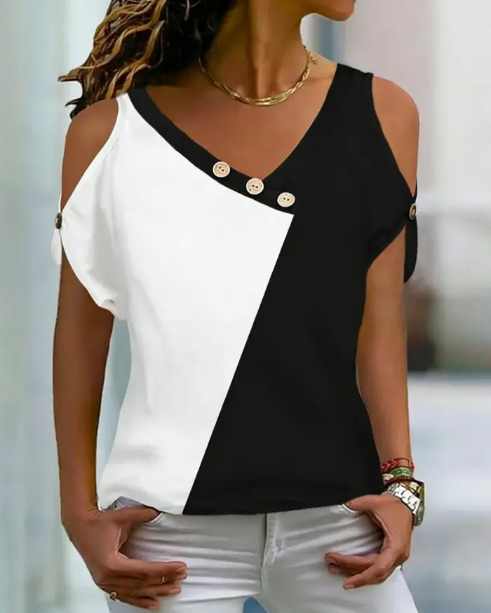 T-shirt femme noir et blanc à blocs de couleur, col en V, épaules dénudées, manches courtes, détail 