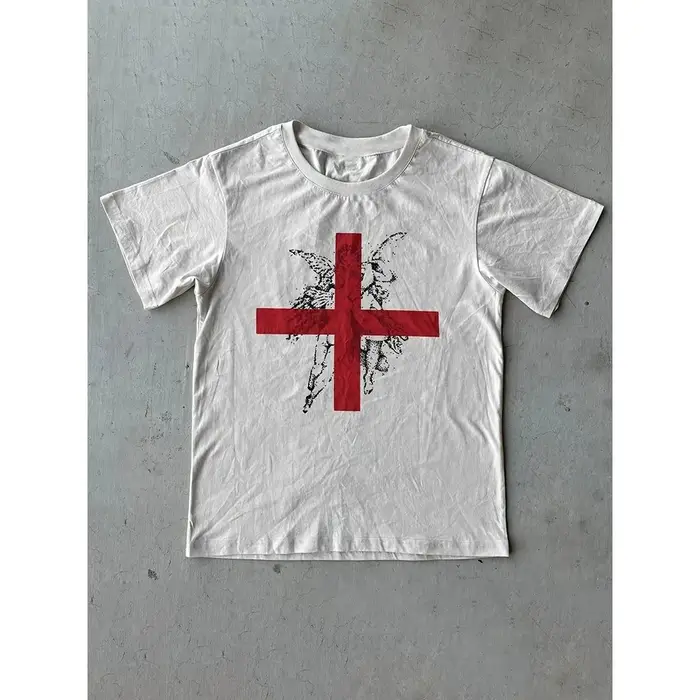 T-shirt imprimé croix rouge de la subculture gothique sombre pour hommes