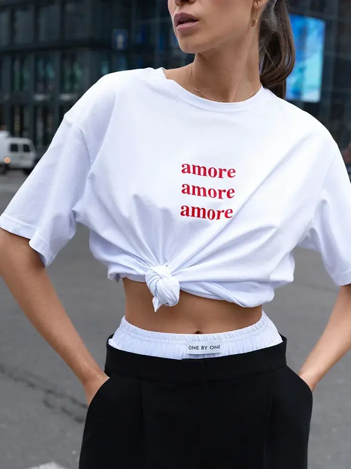 T-Shirt rouge avec imprimé Amore