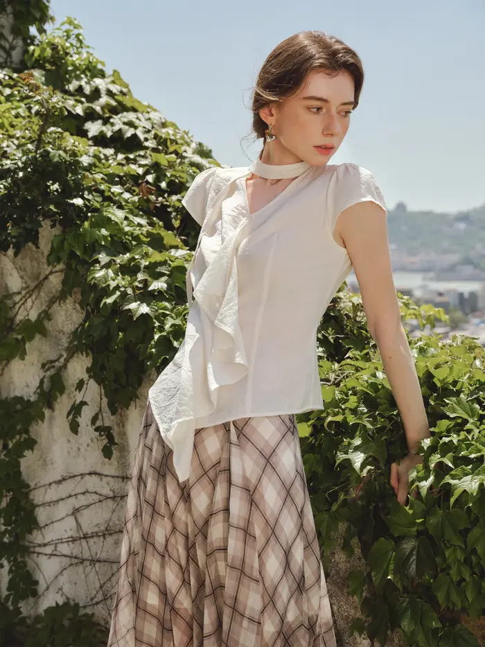 FSLE chemise à volants col en v pour les femmes 2025 été nouveauté tempérament élégant trajet manche