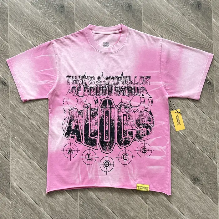 T-shirt à manches courtes avec imprimé flamme et effet délavé vieilli, motif lettres multiples