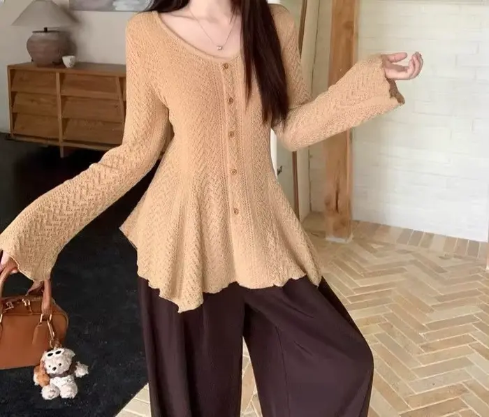 Pull tricoté à manches longues et col en v pour femme