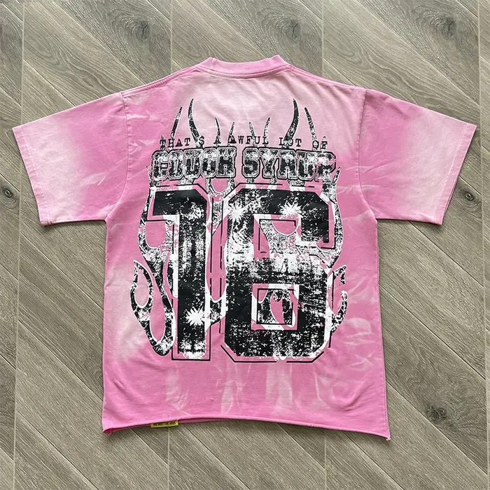 T-shirt à manches courtes avec imprimé flamme et effet délavé vieilli