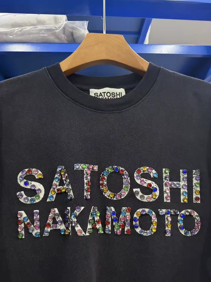 T-shirt avec logo clouté Satoshi Nakamoto pour hommes et femmes