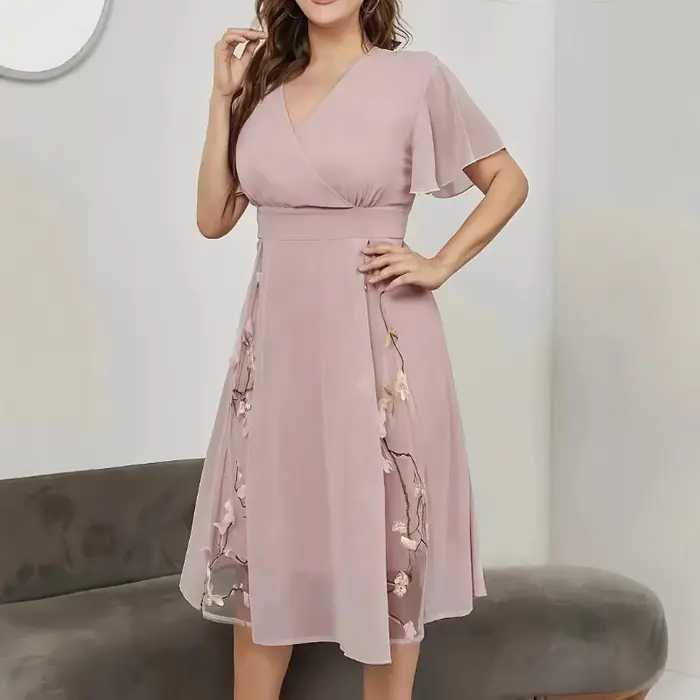 Robes trapèze mi-longues élégantes à manches flottantes pour femmes avec broderie florale