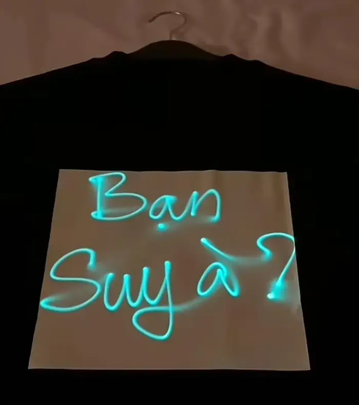 T-shirt interactif qui brille dans la nuit