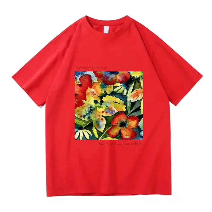 T-shirts avec impression de chansons et d'interprétations musicales du chanteur Adrianne Lenker