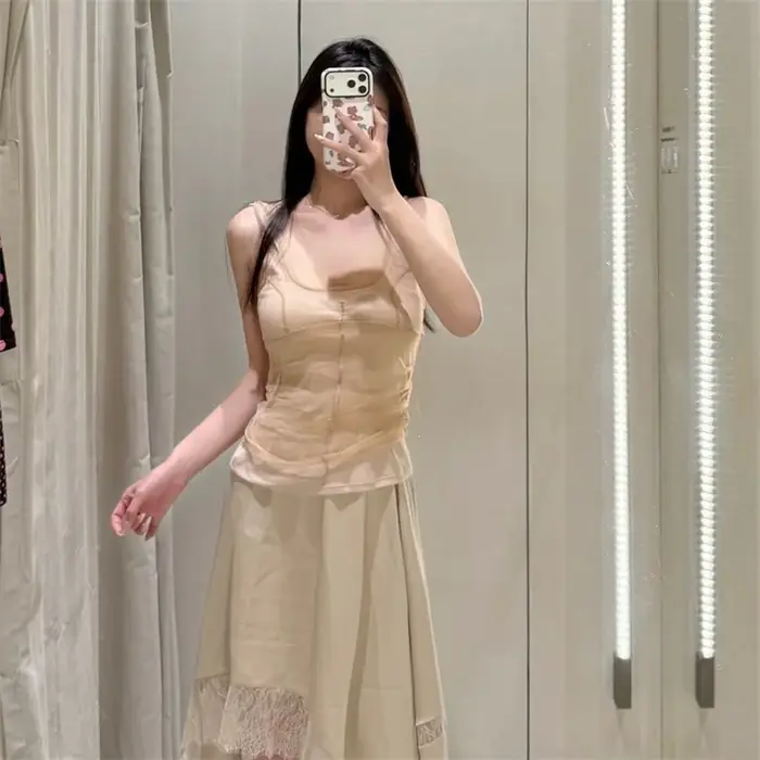 Ensemble deux pièces chic d'été 2026 : débardeur camisole en dentelle transparente double couche à col en U sans manches