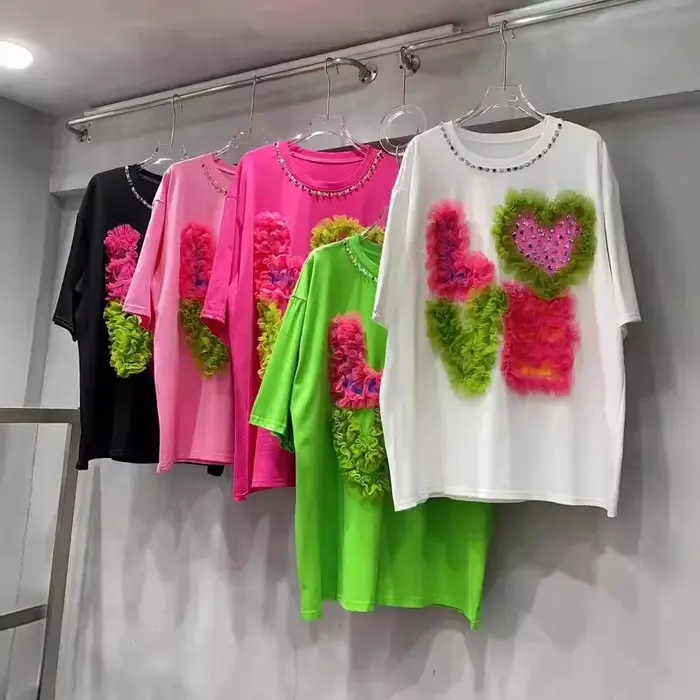 T-shirt d'amour de couture de maille de biscuits exquis pour des femmes, haut décontracté tout assre