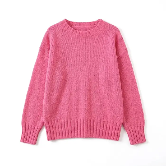Un haut en tricot élégant, ample, léger et à col rond, de couleur rose pâle, parfait pour le printem