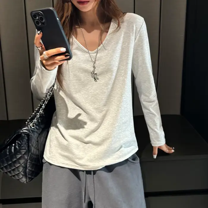 T-shirt gris à col en V et manches longues pour femme, collection automne 2026, couleur unie, coupe