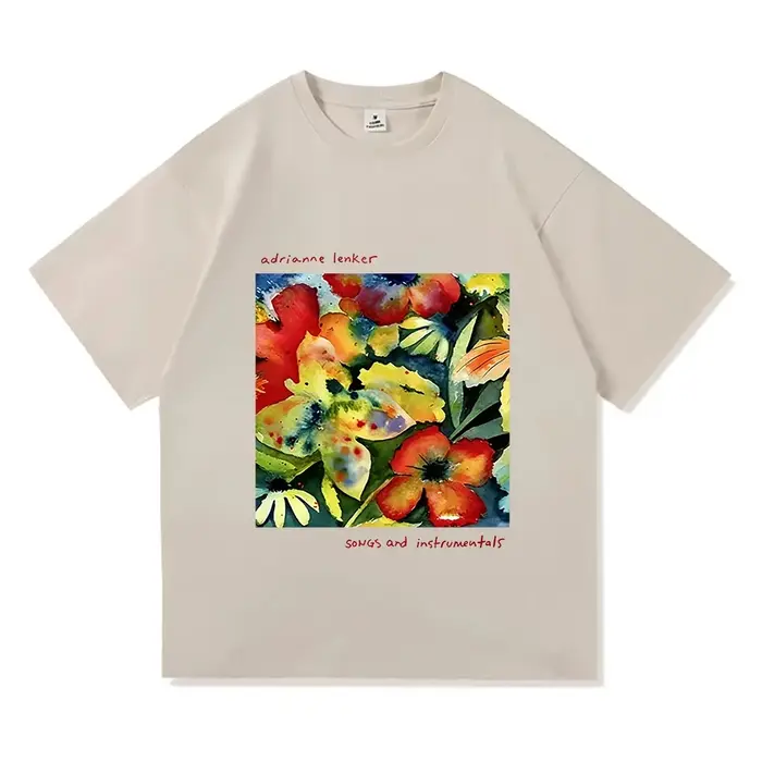 T-shirts avec impression de chansons et d'interprétations musicales du chanteur Adrianne Lenker