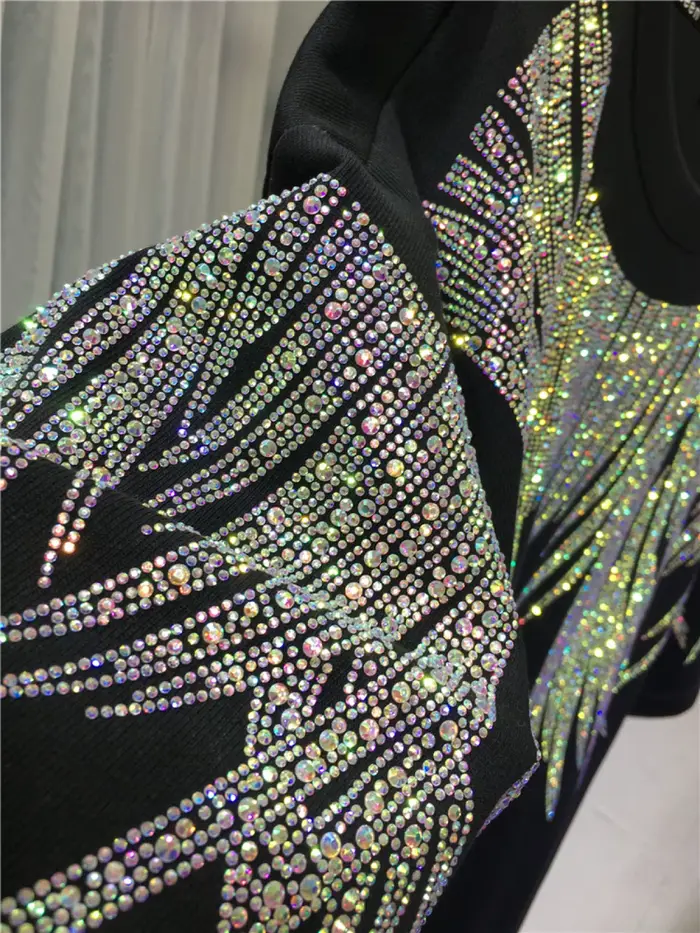 T-shirt à col rond en strass pour femmes