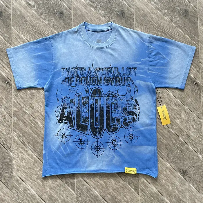T-shirt à manches courtes avec imprimé flamme et effet délavé vieilli