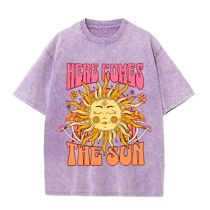 T-shirt vintage noir « Here Comes The Sun » rétro psychédélique effet délavé soleil