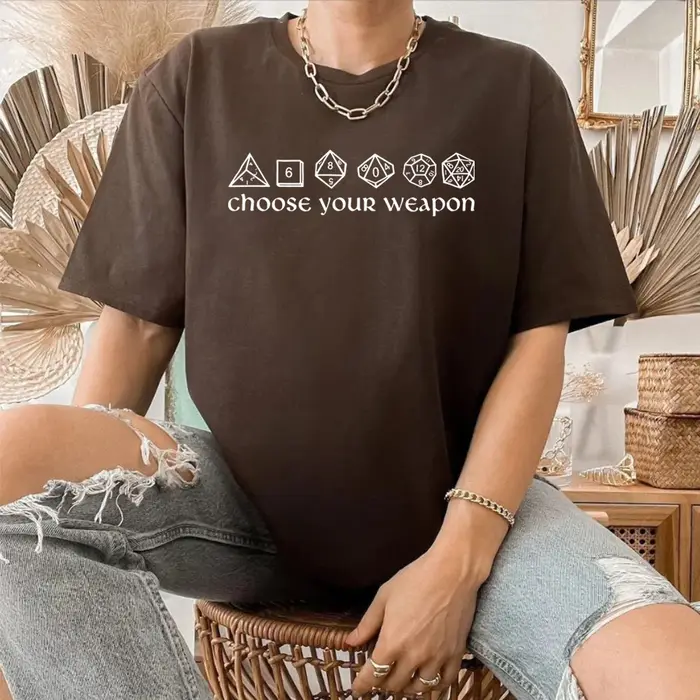 Choisissez votre arme T-shirt drôle DnD dés chemise jeux de société RPG Gaming t-shirts unisexe à manches courtes