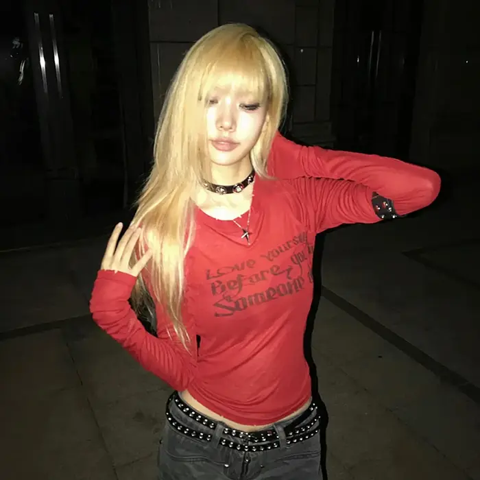 Karrcat Grunge esthétique lettre impression T-shirt Trashy 2000s Style à manches longues rouge T-shi