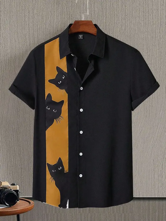 Un chat fantaisiste imprimé chemise pour hommes avec boutons à manches courtes et un motif de chat p