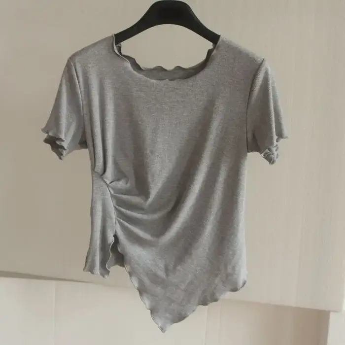 T-shirt asymétrique à col en V et plis irréguliers, style coréen, nouvelle collection été, coupe ample pour femme