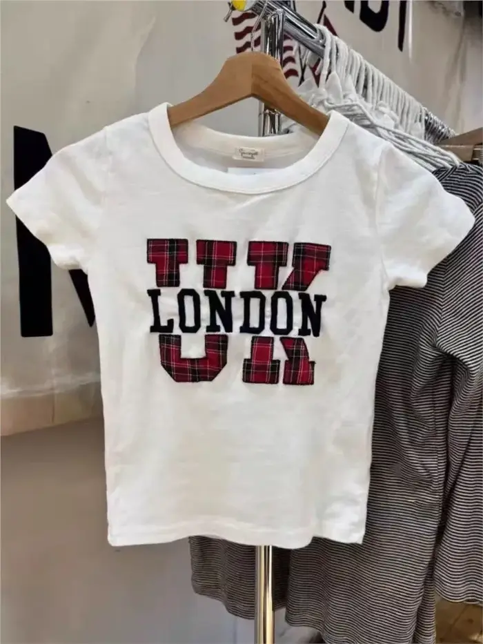 T-shirts brodés pour femmes