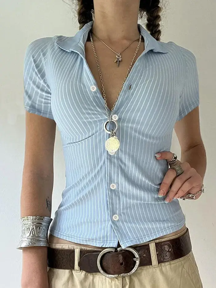 Sweetown chemises à manches courtes à rayures bleues pour femmes boutonné col rabattu mince Simple décontracté Preppy hauts t-shirts d'été de base