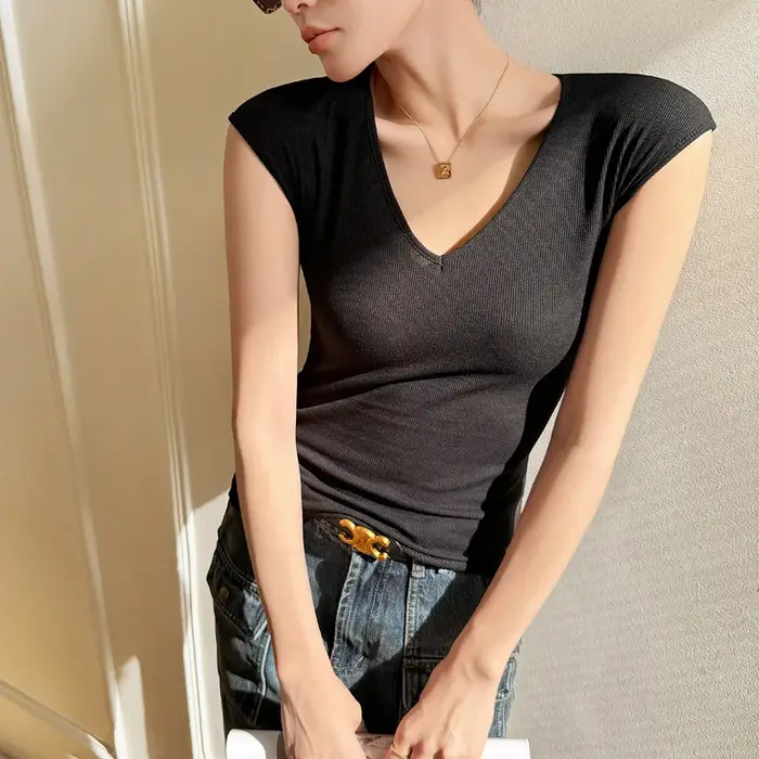 T-shirt pour femmes, col en v