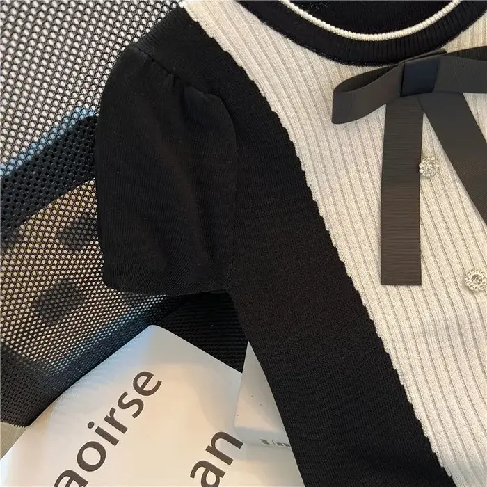 T-shirt tricoté noir à manches courtes pour femmes