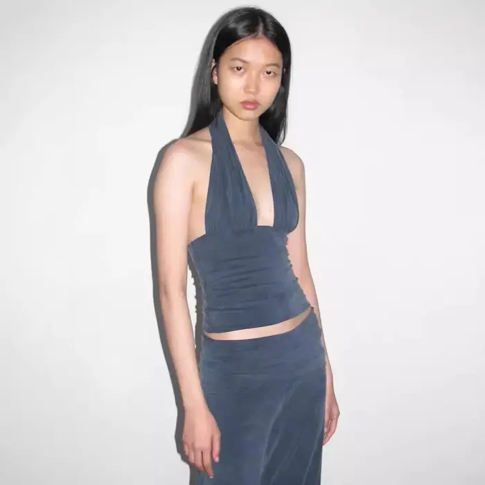 Haut ajusté et polyvalent, haut licou lisse pour femmes, gilet à col en v avec tour de cou élastique