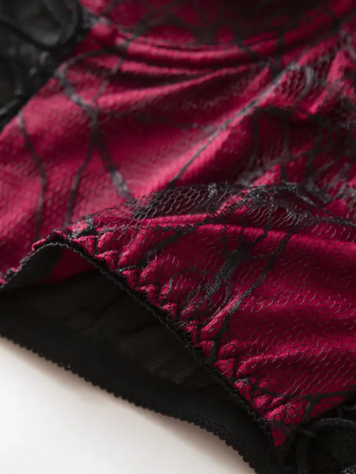 Crop top gothique à bretelles motif toile d'araignée, style rétro sombre, sexy et moulant, idéal comme vêtement d'extérieur ou de dessous pour les filles branchées