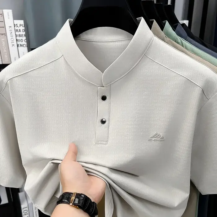 T-shirt Henley à col montant pour homme avec logo sportif