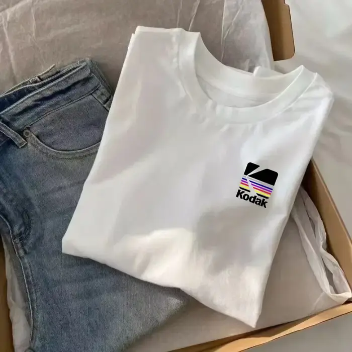 T-shirt graphique Kodak Rainbow Stripe Logo 2026 été homme femme 100% coton vintage streetwear décon