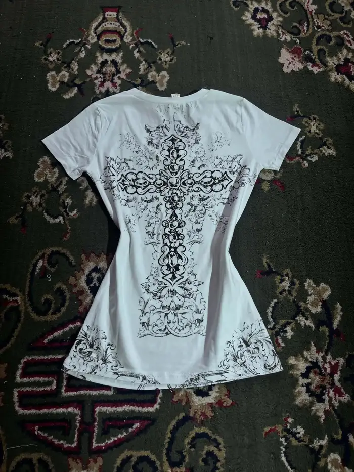 T-shirt Femme Imprimé Floral Croix Gothique 2026 Blanc Coupe Slim Y2K Streetwear