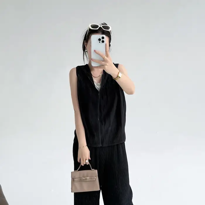 Haut à capuche blanc sans manches, tissu doux, coupe ample, décontracté, usage quotidien, tendance, Chic, élégant, moderne, Ensemble de mode, confort, 2025