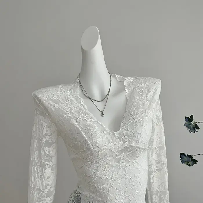 Printemps été mince dentelle culture hauts pour femmes blanc Sexy col en v transparent T-Shirts femme mode manches évasées fête en mousseline de soie Blouse