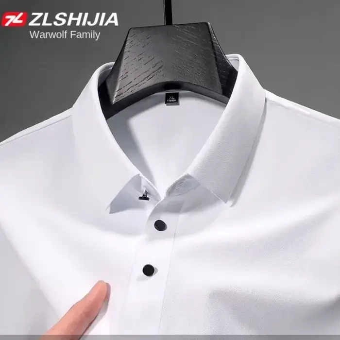 Vêtements de luxe coréens Harajuku mode classique angleterre mince solide polos pour hommes été affaires glace soie Polo t-shirt homme