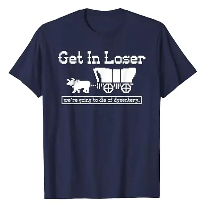 T-shirt humoristique « Get in Loser We're Going To Die of Dysentery » avec lettres drôles et dictons imprimés