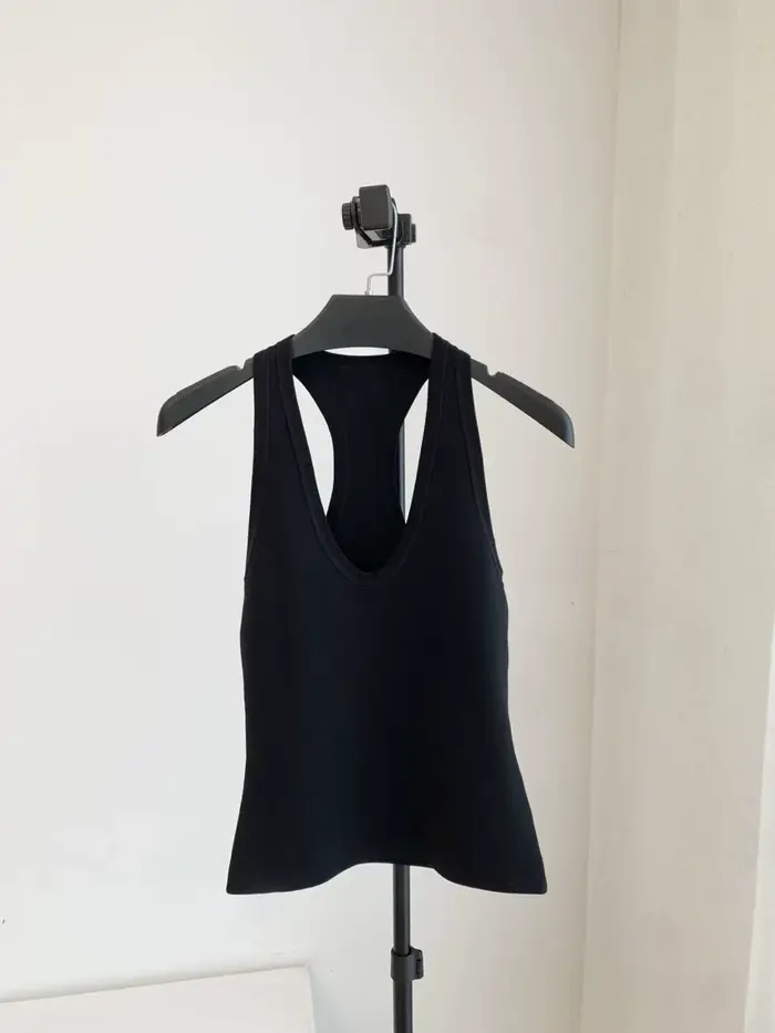Débardeurs Femme Noirs ou Blancs Été 2026 – Gilet Tricoté Décontracté Slim à Col Halter et Encolure 