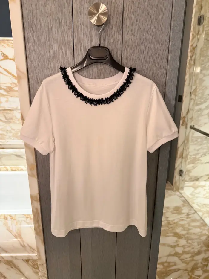 T-shirt élégant pour femme avec col en dentelle brodé – Haut confortable en pur coton doux, style je