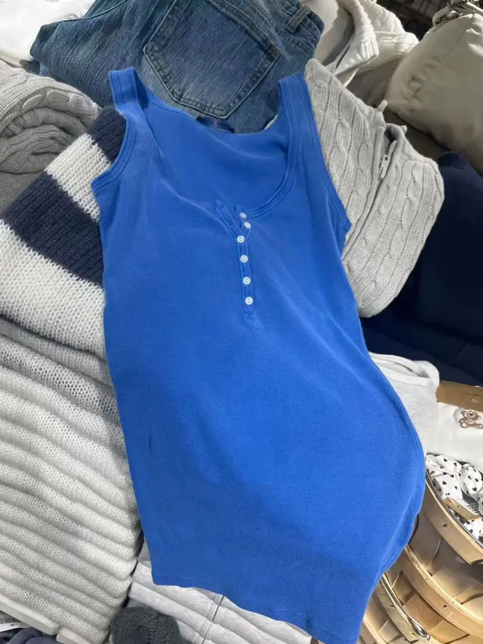 Débardeur Femme Électrique Bleu à Six Boutons