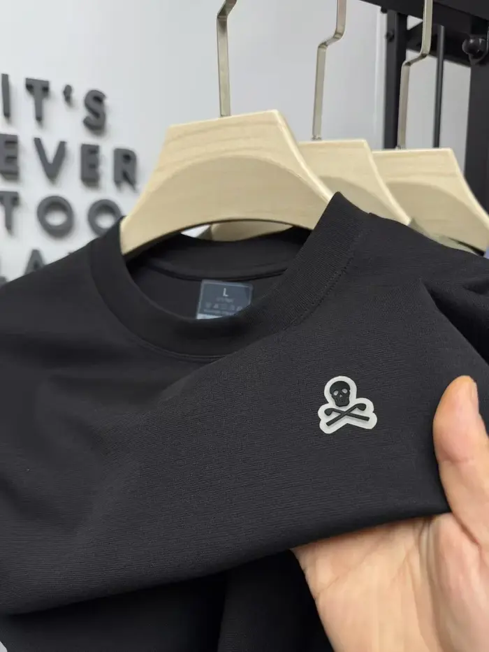 T-shirt à col rond pour hommes, léger et luxueux, à la mode, texture confortable, couleur unie, pull-over, vêtements simples et décontractés pour hommes