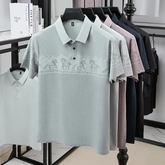 Polo imprimé cheval paysager pour homme
