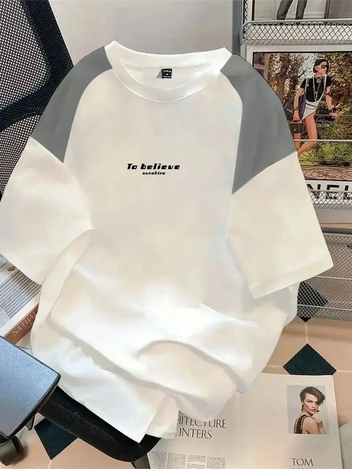 Le nouveau t-shirt pour homme pour l'été 2026 présente un motif imprimé en lettres 3D décontracté