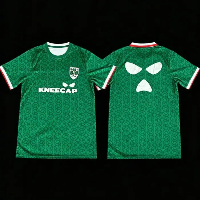 T-shirt de style football avec un motif celtique vert irlandais