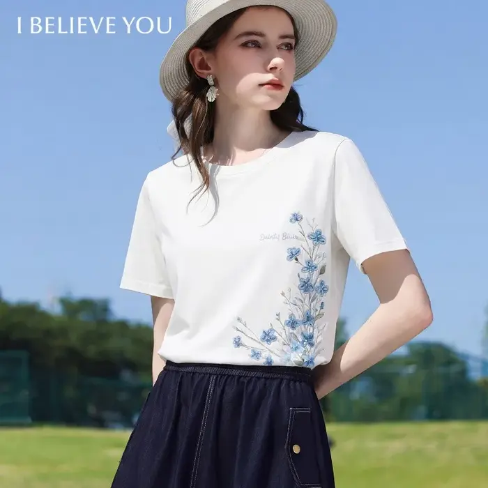 I BELIEVE YOU T-shirt blanc à manches courtes et col rond, nouvelle collection été 2026, imprimé floral brodé, haut décontracté pour femme 2262016278