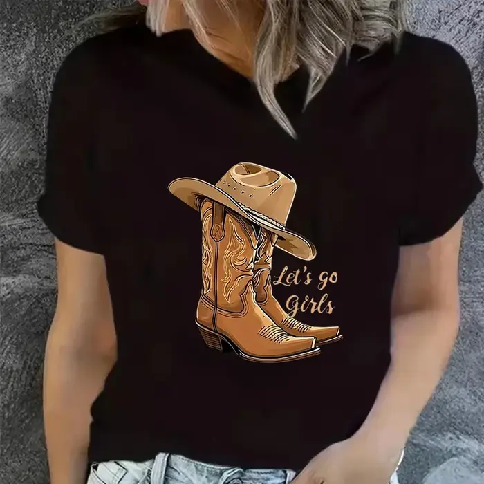 T-shirt noir à imprimé monogramme avec bottes de cowboy et chapeau pour femme