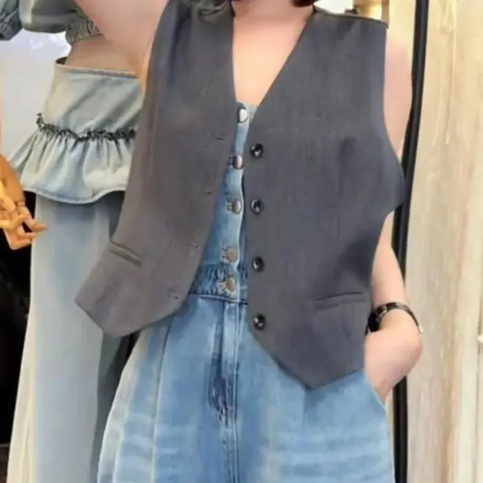 Gilet sans manches gris simple et tendance pour femme